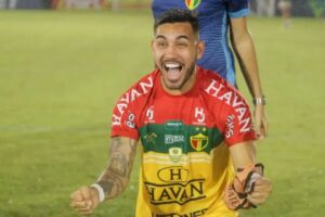 Fim do ciclo: lateral-esquerdo Alex Ruan anuncia saída do Brusque FC