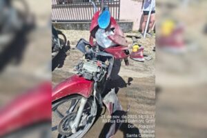 Motociclista fica ferido após colisão com carro na Travessa Dom Joaquim