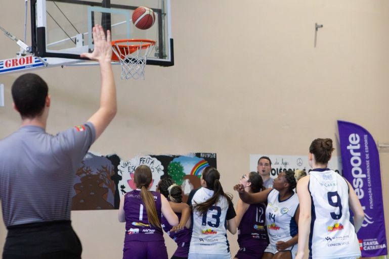 Basquetebol feminino define classificadas às quartas de final da Olesc