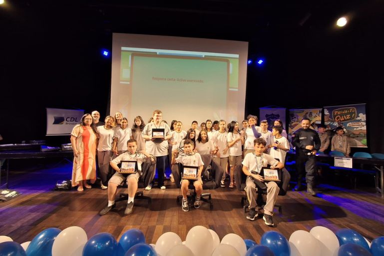 Escola Ângelo Dognini é campeã da grande final do Trânsito Quiz 2025 em Brusque