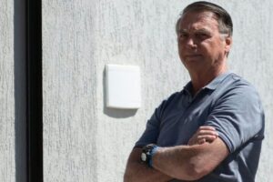 Moraes marca audiência de custódia de Bolsonaro para este domingo (23)