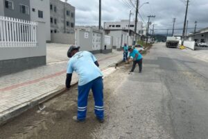 Ruas de Brusque recebem mutirão de limpeza durante a semana