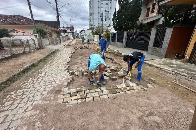 Choque de Pedra e Progresso: Santa Rita Ganha Rua Nova com 18 Mil Paralelepípedos!