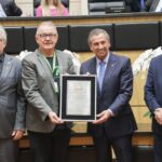Apae de Brusque é homenageada na Alesc pelos 70 anos de fundação e pioneirismo em SC