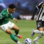 Vitor Roque decide e Palmeiras vence clássico contra o Santos pelo Brasileirão