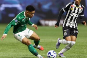 Vitor Roque decide e Palmeiras vence clássico contra o Santos pelo Brasileirão