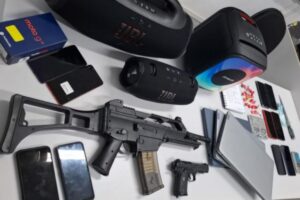 Operação prende nove pessoas, recupera produtos furtados e apreende ‘fuzil fake’