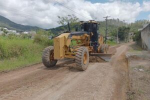 Serviços de patrolamento chegam a diversos bairros de Brusque