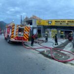 Incêndio atinge mercado durante a madrugada no litoral catarinense
