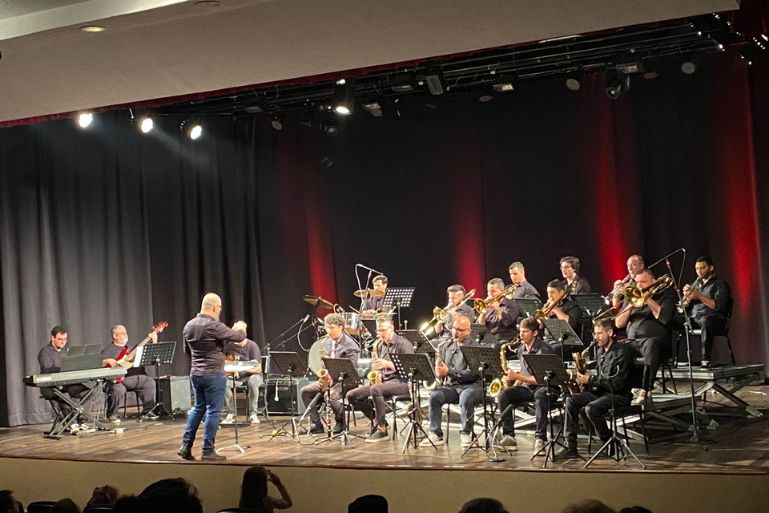 Big Band Brusque Maestro Edino Krieger apresenta espetáculo gratuito no Teatro do CESCB