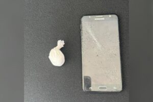 Homem tenta fugir da PM e é preso por tráfico de drogas no Dom Joaquim