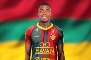 Brusque FC anuncia a contratação do zagueiro colombiano Frank Salas