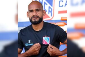 Carlos Renaux anuncia contratação do volante/meia Vitor Carré para 2026