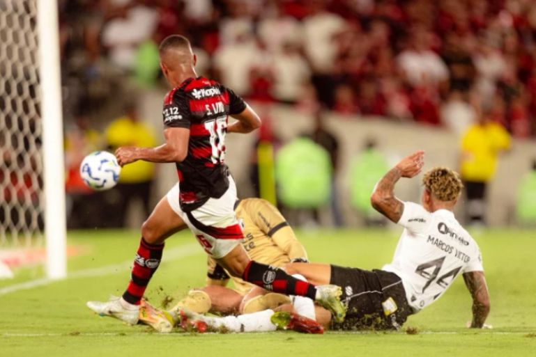 Flamengo derrota o Ceará e coroa ano mágico com título Brasileiro