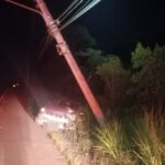 Veículo colide em poste na Rodovia Ivo Silveira em Gaspar e motorista não foi encontrado