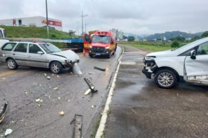 VÍDEO: Colisão na Beira Rio mobiliza equipes de resgate na manhã desta segunda-feira