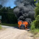 Incêndio destrói carro no bairro Nova Brasília em Brusque