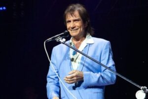 Roberto Carlos sofre acidente com Cadillac durante gravação de especial de fim de ano