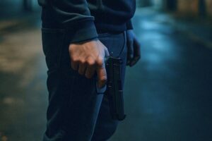 Homem é executado dentro de casa após invasão, em Tijucas