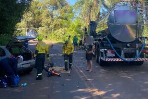 Jovem morre preso às ferragens após colisão entre carro e caminhão na SC-159