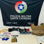 PM desarticula ponto de tráfico após abordagem a veículo suspeito em Blumenau