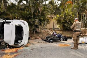 Colisão entre moto e carro deixa duas mortes e uma mulher em estado grave na SC-108
