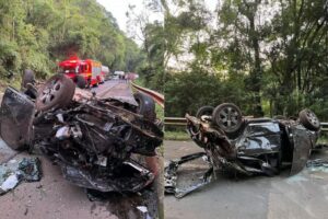 Capotamento na SC-150 mata mulher e destrói carro no Meio-Oeste de SC