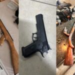 Homem é preso e armas são apreendidas após operação policial em Brusque