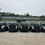 Brusque recebe cinco novos caminhões para reforçar a frota da Secretaria de Obras