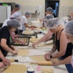 GRUPIA realiza mutirão solidário para confecção dos doces do XIII Natal de Amor e Fé em Brusque