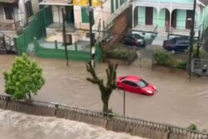 VÍDEO: Temporal provoca caos em Petrópolis (RJ) e deixa pessoas desaparecidas