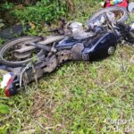 Motociclista fica gravemente ferido após colidir contra poste em Gaspar