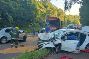 Colisão frontal na SC-135 termina com um morto e dois feridos em Tangará