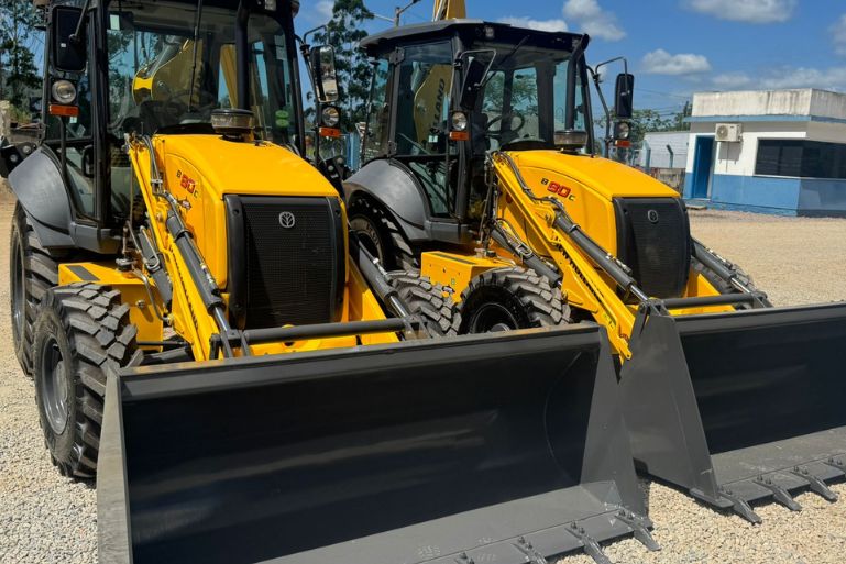 Samae de Brusque adquire duas novas retroescavadeiras