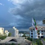 Defesa Civil emite alerta para temporais com risco alto em Brusque