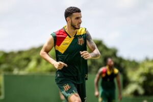 Brusque FC SAF anuncia pré-contrato com o volante Gazão