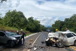 Colisão entre dois carros na BR-282 deixa um morto e cinco feridos em SC