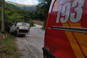 Capotamento de veículo deixa homem ferido em Botuverá