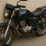 Brusque: motociclista de 19 anos bate contra parede e é socorrido pelos bombeiros