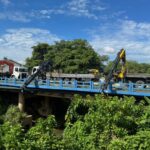 Equipes realizam instalação de adutora na Ponte do Guarani