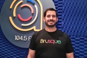 Prefeito anuncia reabertura de rotatória e R$ 250 milhões em investimentos para 2026