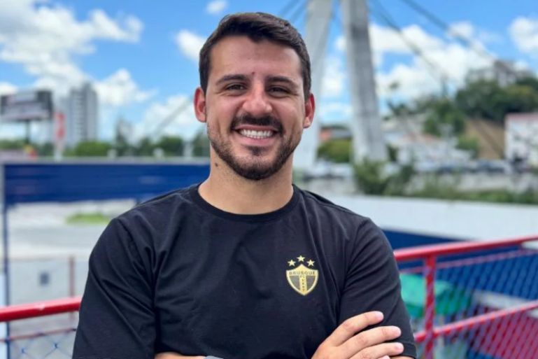 Brusque SAF anuncia saída do gerente de futebol Pedro Costa