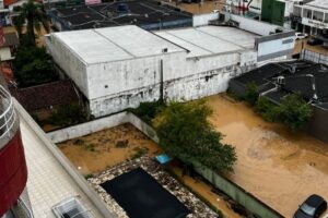 Palhoça decreta emergência após mortes e alagamentos causados pela chuva