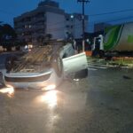 VÍDEO: capotamento na avenida Augusto Bauer deixa mulher ferida em Brusque