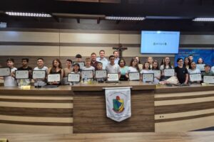 “Aluno Nota Dez”: estudantes com melhor desempenho recebem homenagem da Câmara