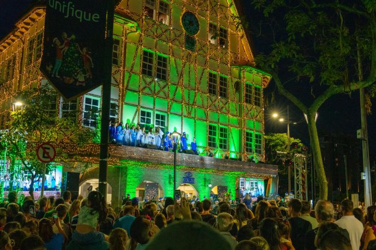 Cantata de Natal ilumina a Havan Castelo neste sábado (13) em Blumenau