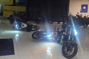 Adolescentes furtam motocicletas de concessionária durante a madrugada em Itajaí