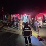 Ônibus que seguia para SC capota e deixa cinco mortos na BR-251 em MG