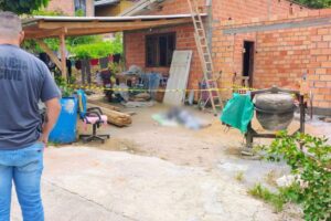 Homem morre eletrocutado ao fazer reparos no telhado de casa em SC