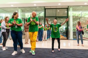 VÍDEO: Aos 91 anos, colaboradora da Havan faz primeira viagem de helicóptero